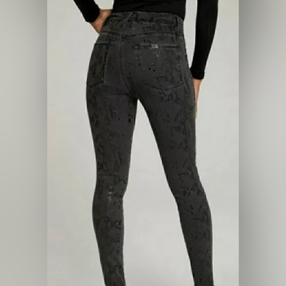 Good American Good Waist Jeans Gray Metallic Coated Snakeskin Skinny Size 8/29 - Picture 14 of 14